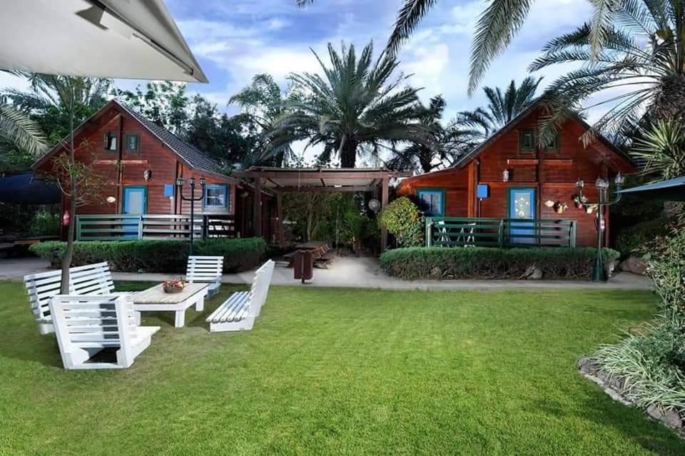 Family Cabin Menaẖemya Екстериор снимка