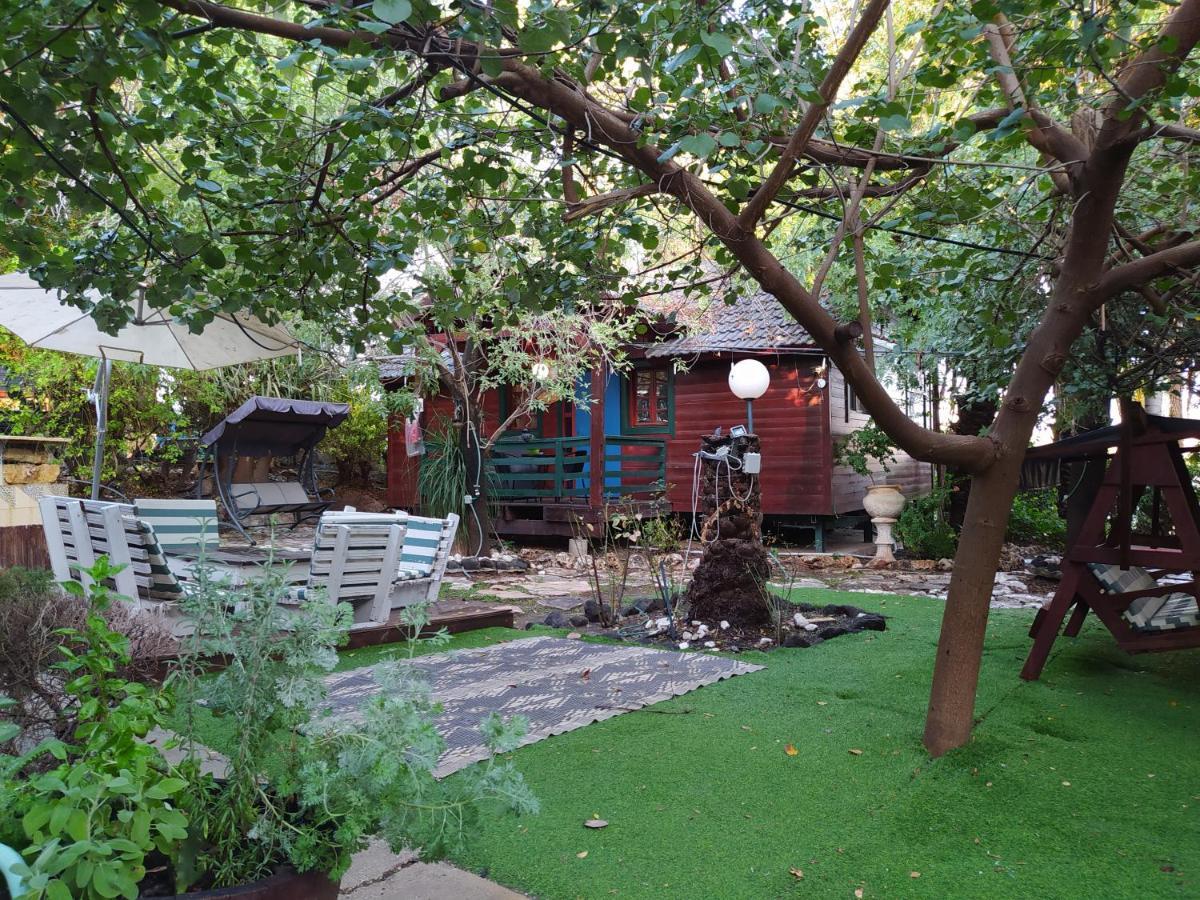 Family Cabin Menaẖemya Екстериор снимка