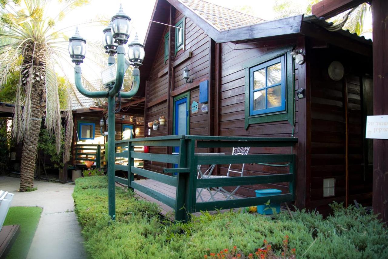 Family Cabin Menaẖemya Екстериор снимка