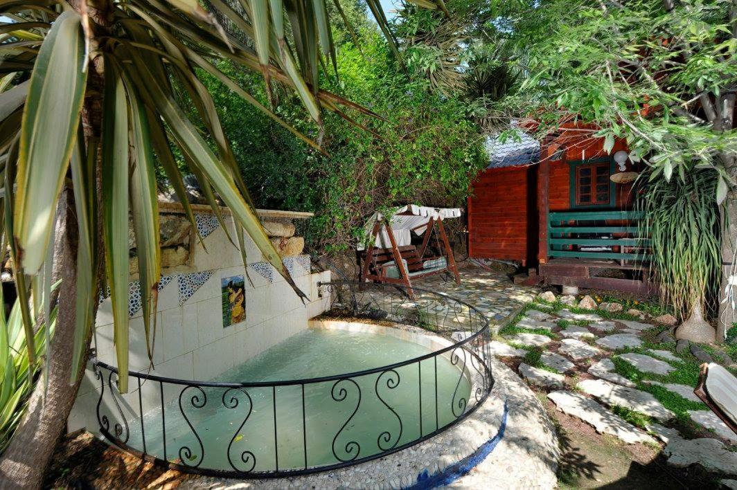 Family Cabin Menaẖemya Екстериор снимка