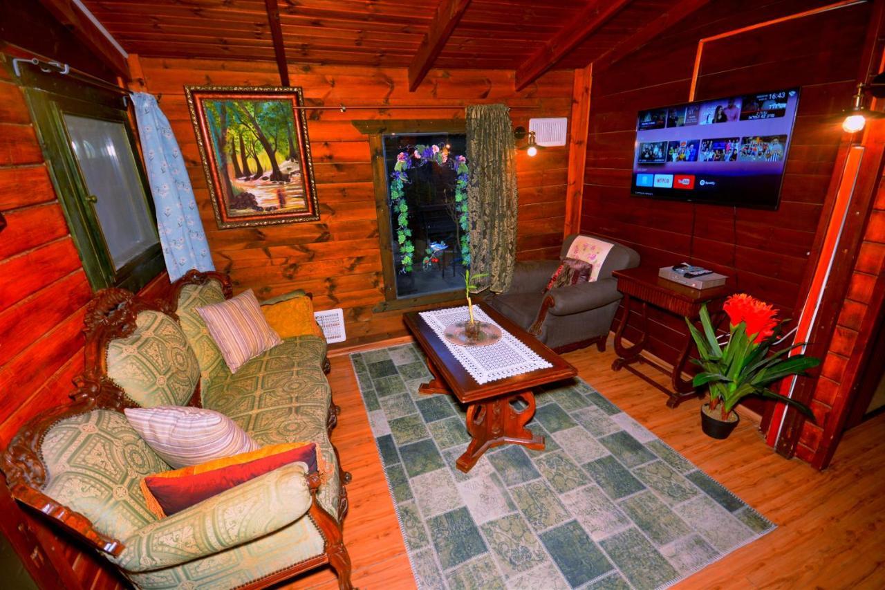 Family Cabin Menaẖemya Екстериор снимка