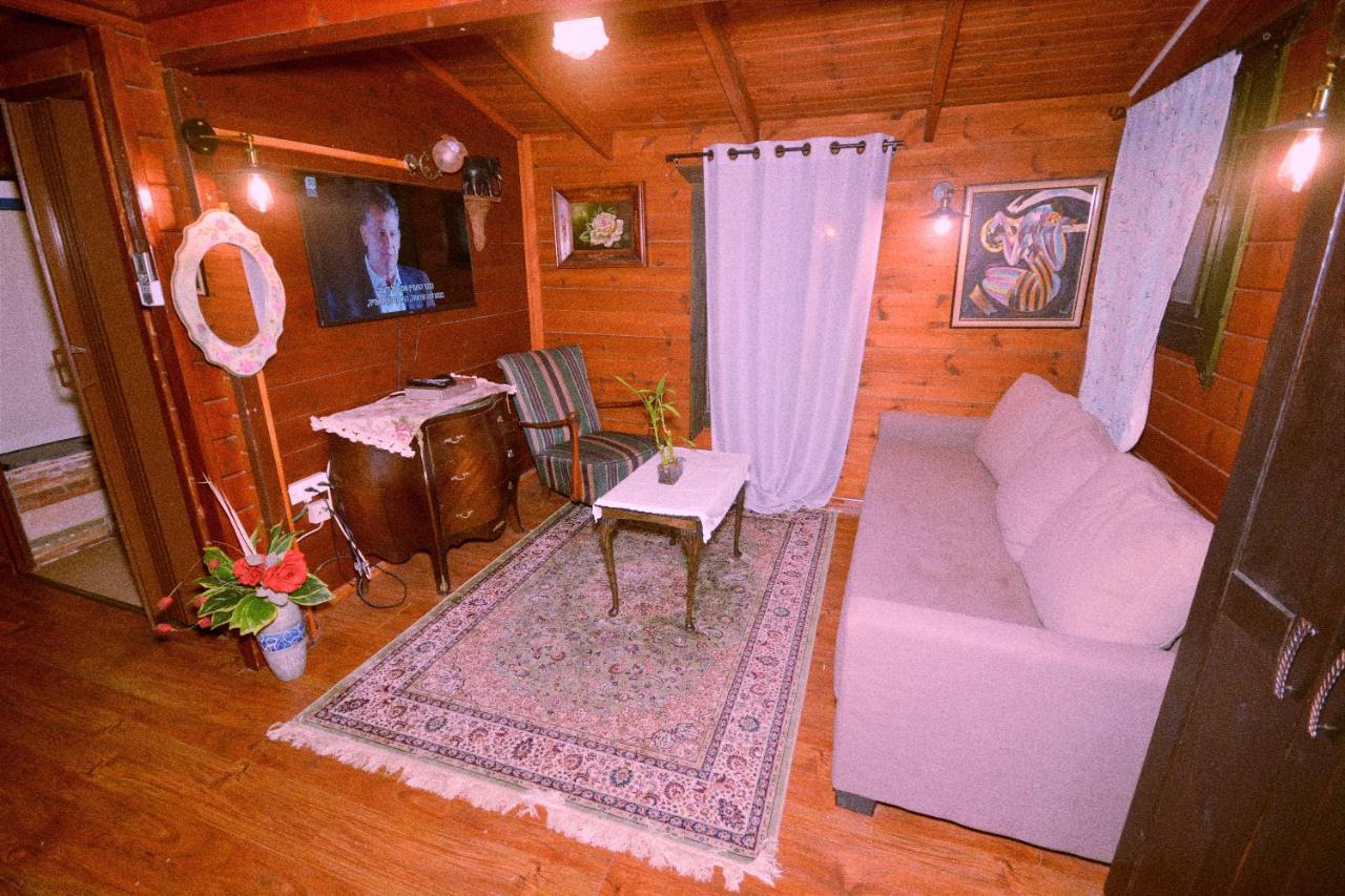 Family Cabin Menaẖemya Екстериор снимка